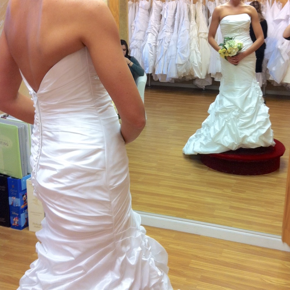 white fitted mermaid style wedding gown size 10
